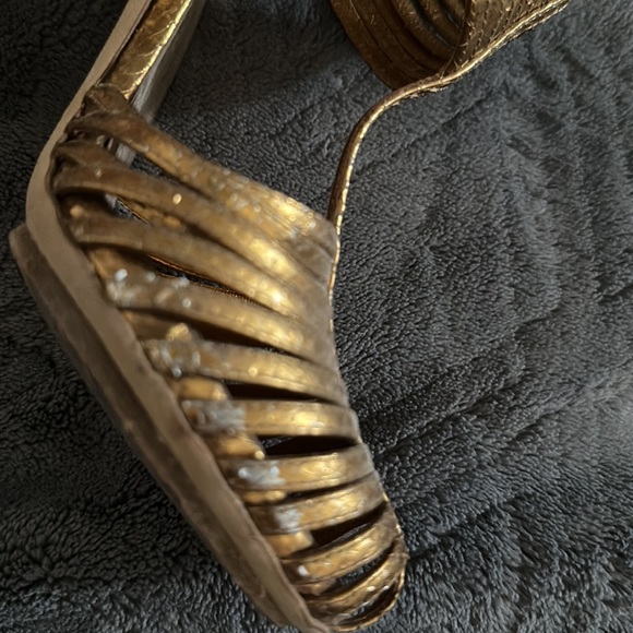 Women’s Gucci python heels in Gold - Picture 4 of 6